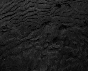 Превью обои песок, черный, рельеф, темный, пустыня, поверхность