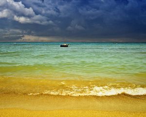 Превью обои песок, море, берег, пляж, курорт, тучи, небо, горизонт, люди