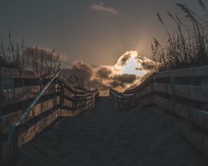 Превью обои песок, пляж, закат, забор