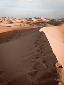 Превью обои песок, пустыня, барханы, небо