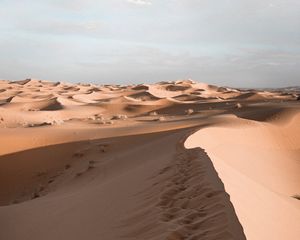 Превью обои песок, пустыня, барханы, небо