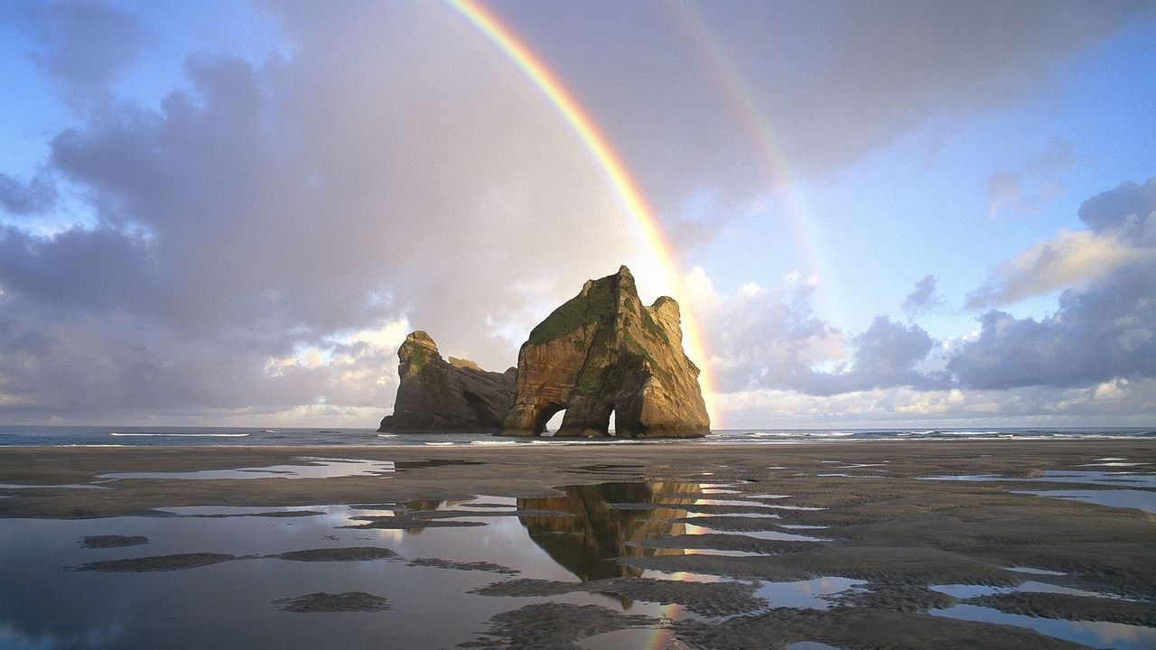 Обои песок, радуга, скалы, лужи, вода, новая зеландия