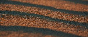 Превью обои песок, волны, поверхность, макро, коричневый