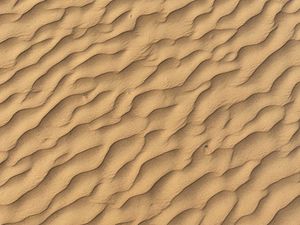 Превью обои песок, волны, поверхность, текстура, пустыня, коричневый