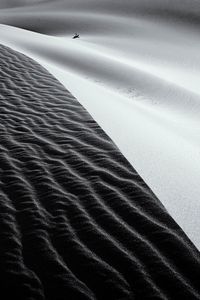 Превью обои песок, волны, рельеф, черно-белый