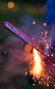 Превью обои петарда, искры, фейерверк
