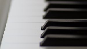 Превью обои пианино, клавиши, черно-белый, блюр