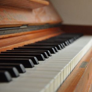 Превью обои пианино, клавиши, музыка, размытие