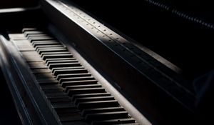 Превью обои пианино, клавиши, музыкальный инструмент, музыка, старый
