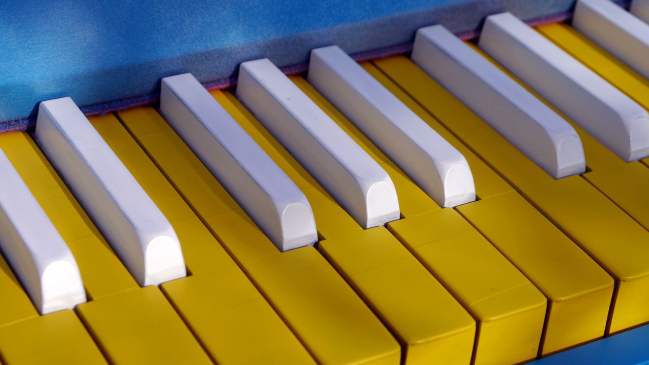 Обои пианино, клавиши, желтый, музыка