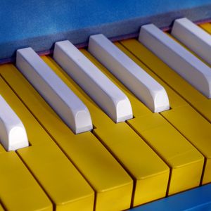 Превью обои пианино, клавиши, желтый, музыка