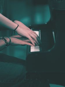 Превью обои пианино, руки, играть, клавиши, музыка