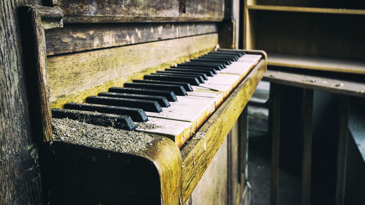 Обои пианино, старое, пыль, клавиши