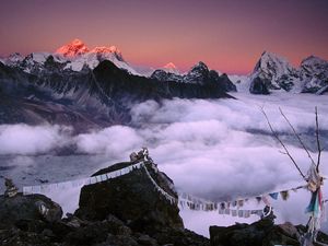 Превью обои пик, вершина, горы, веревки, ткань, непал, эверест