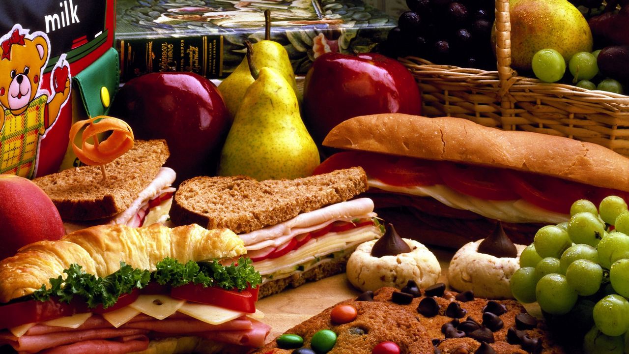 Обои пикник, ланч, бутерброды, фрукты, печенья