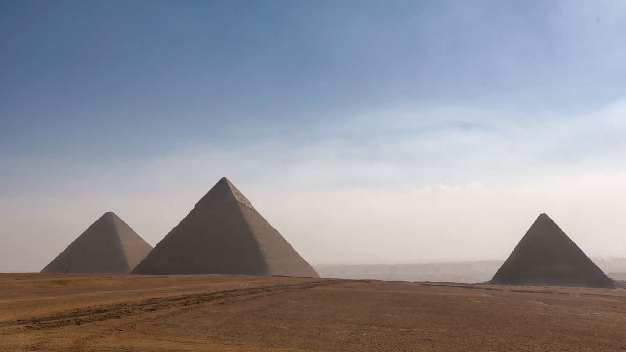 Обои пирамиды, пустыня, песок, следы