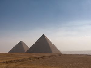 Превью обои пирамиды, пустыня, песок, следы