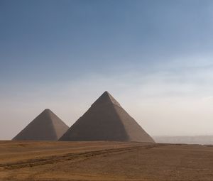 Превью обои пирамиды, пустыня, песок, следы