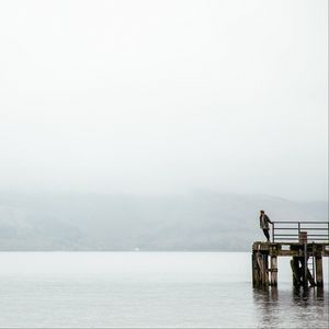 Превью обои пирс, человек, одиночество, меланхолия, озеро, туман, вода