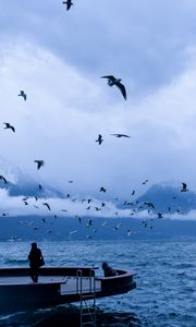 Превью обои пирс, люди, птицы, море, природа