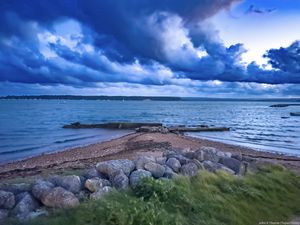 Превью обои пирс, море, облака, небо, камни