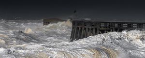 Превью обои пирс, море, океан, волны, сваи