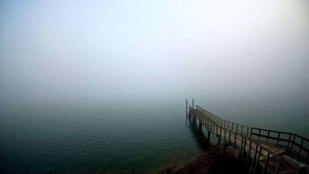Обои пирс, озеро, спуск, неизвестность, туман