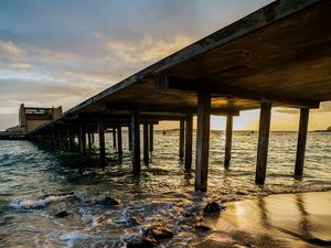 Превью обои пирс, побережье, пляж, море, вода