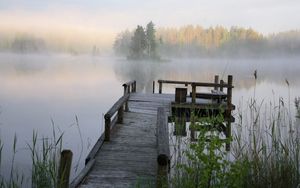 Превью обои пирс, скамейка, озеро, туман, прохлада