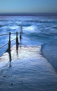 Превью обои пирс, вода, море, наводнение, перила