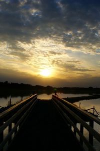 Превью обои пирс, вода, закат, вечер