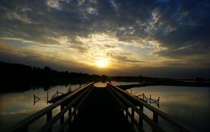 Превью обои пирс, вода, закат, вечер