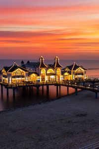 Превью обои пирс, здания, огни, подсветка, море, пляж