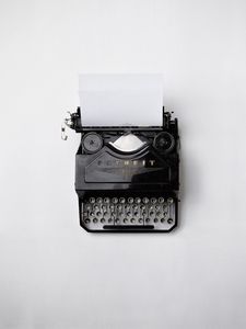 Превью обои пишущая машинка, клавиши, бумага, ретро, черно-белый