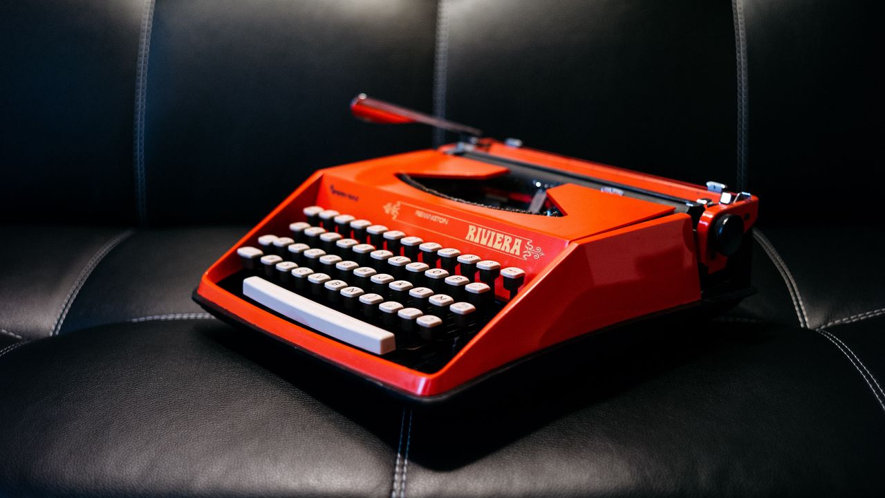 Обои пишущая машинка, ретро, диван