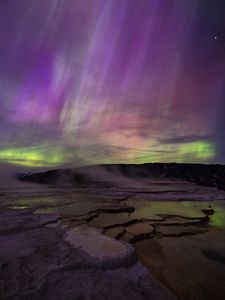 Превью обои плато, рельеф, вода, холм, северное сияние, ночь