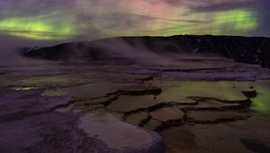 Превью обои плато, рельеф, вода, холм, северное сияние, ночь