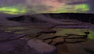 Превью обои плато, рельеф, вода, холм, северное сияние, ночь