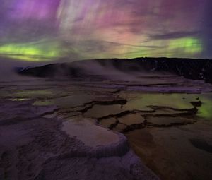 Превью обои плато, рельеф, вода, холм, северное сияние, ночь