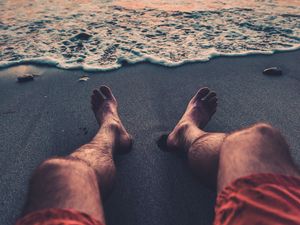 Превью обои пляж, берег, ноги, отдых
