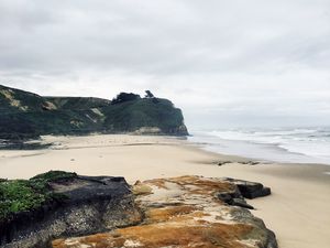 Превью обои пляж, берег, песок, скалы, море, пейзаж