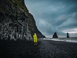 Превью обои пляж, человек, море, скалы, побережье