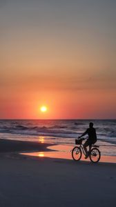 Превью обои пляж, человек, велосипед, рассвет