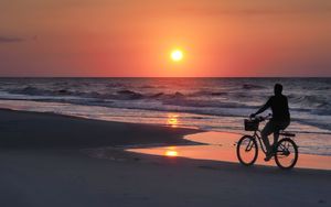 Превью обои пляж, человек, велосипед, рассвет