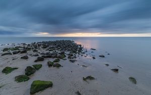 Превью обои пляж, камни, песок, вода, море, горизонт