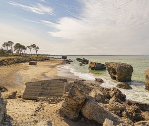 Превью обои пляж, море, руины, деревья, пейзаж