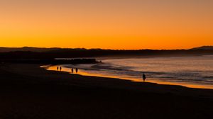 Превью обои пляж, море, силуэты, сумерки, темный