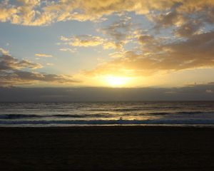 Превью обои пляж, море, солнце, сумерки, пейзаж, темный
