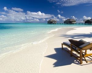 Превью обои пляж, море, тропики, кресло, подушки, бунгало