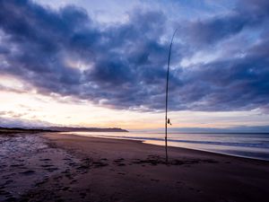 Превью обои пляж, море, удочка, рыбалка, сумерки